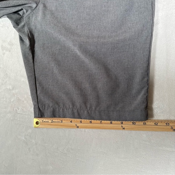 Travis Mathew Mens Chino Shorts Flat Front Casual Golf Striped Gray Size 34 - Picture 10 of 12